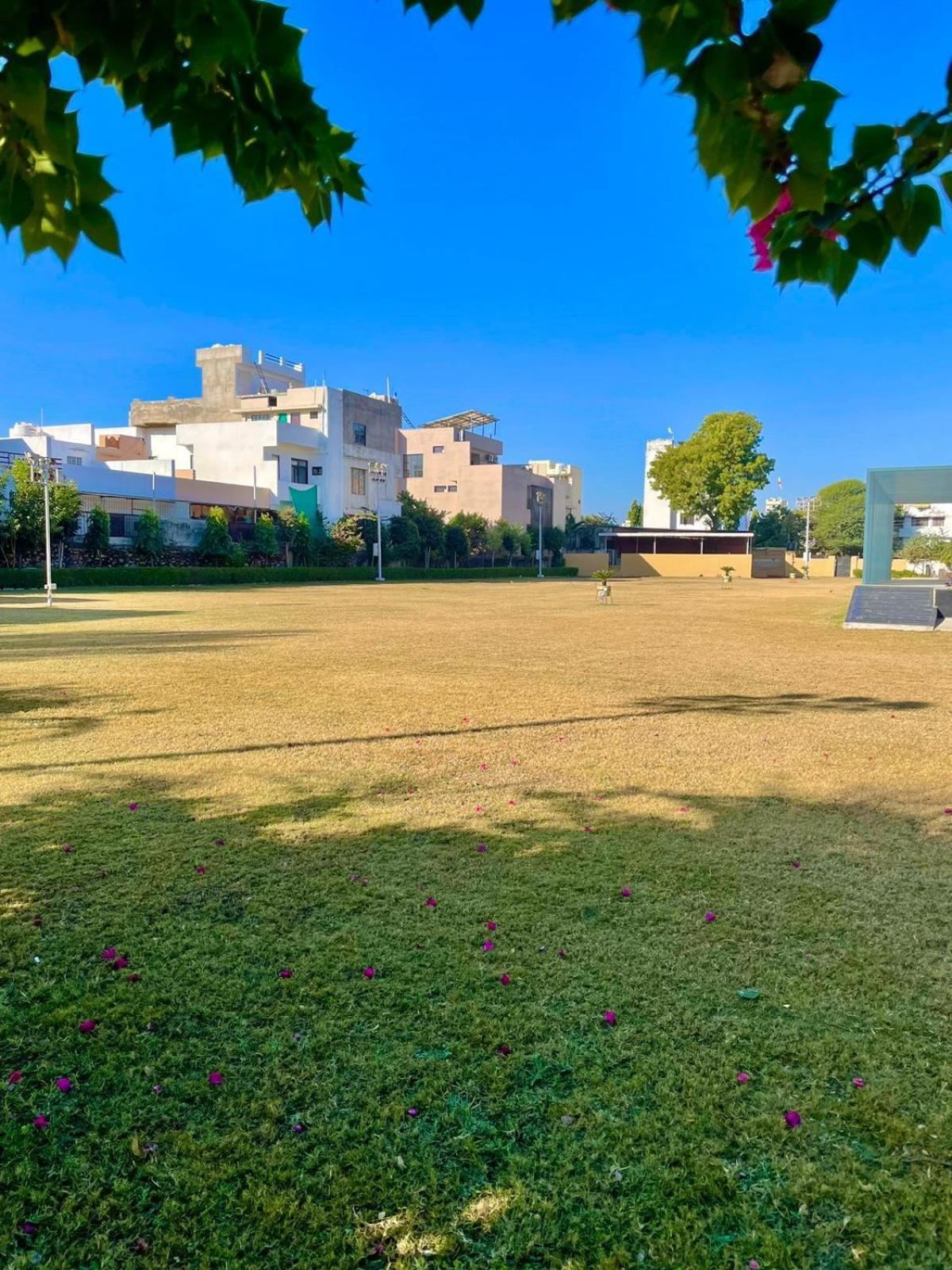 Vrindavan Greens Resort Udaipur Exteriör bild